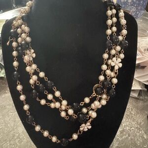 Elegant Black and White Pearl Necklace